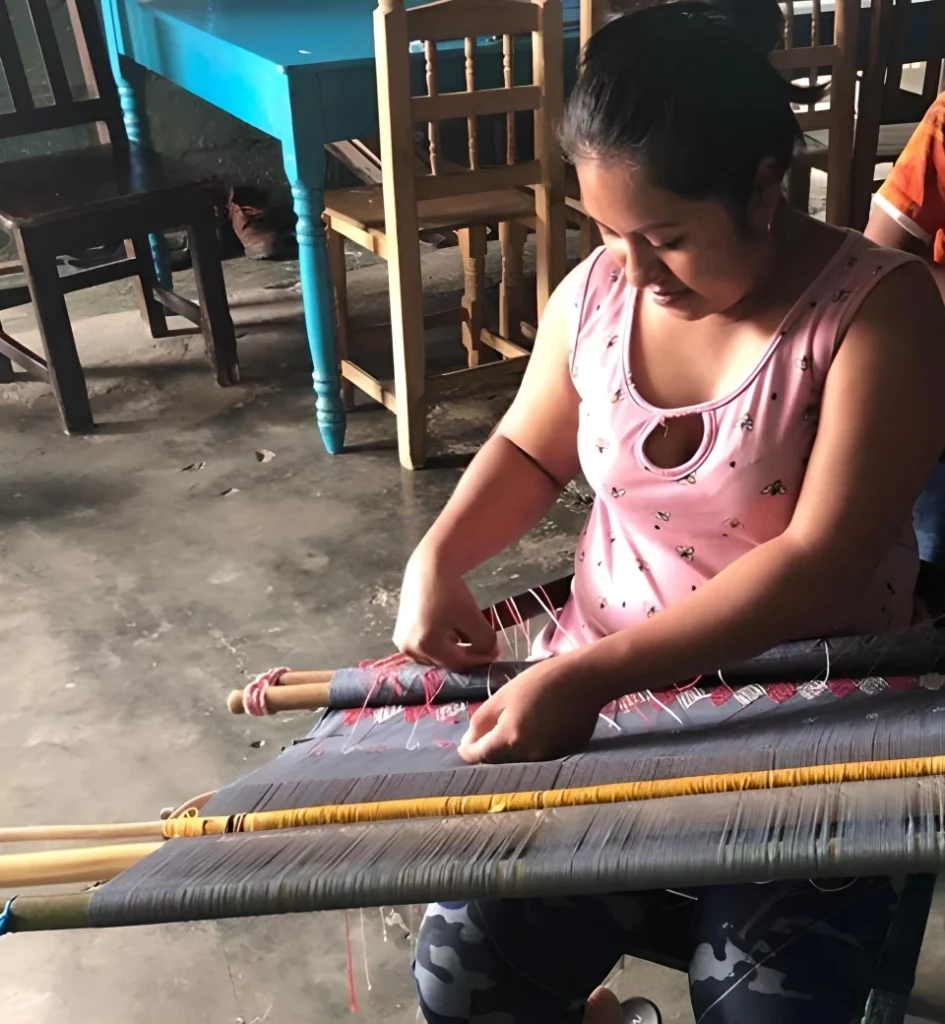 Woman working textile in Chiapas
