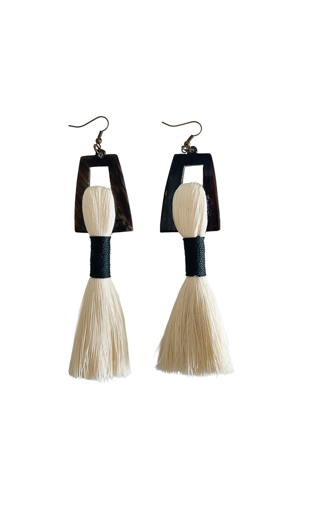 Aretes blancos blank